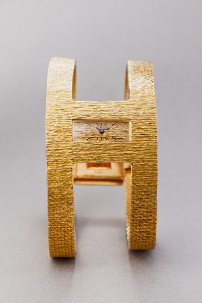 Uti 18k yellow gold watch