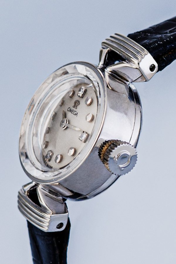 Omega Cocktail lady - Image 3