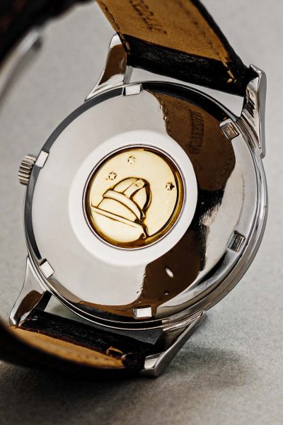 Omega-44378934-4