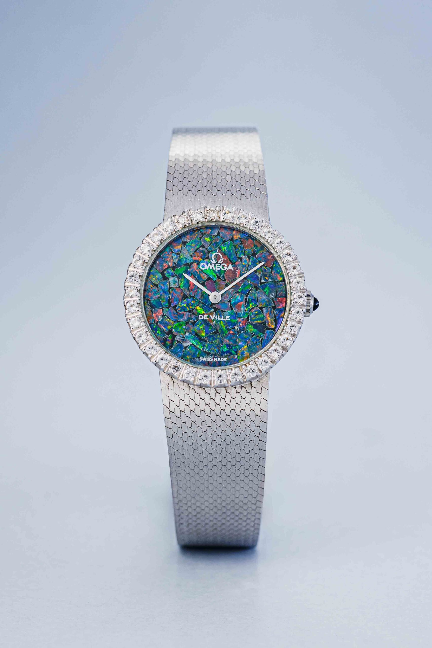 Omega-44377332-1